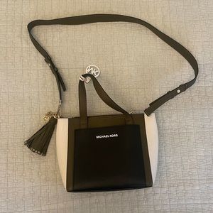 MICHAEL KORS NWOT Crossbody